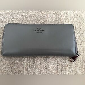 Coach Wallet…LIKE NEW